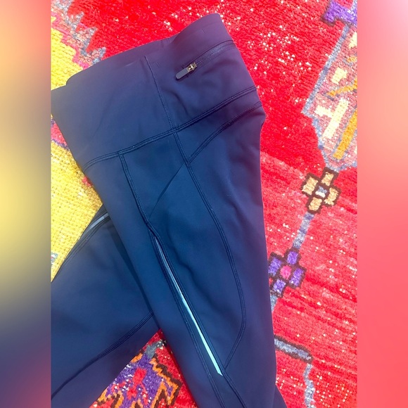 LULULEMON navy with mesh cut out leggings sz 2 - Picture 4 of 10
